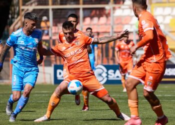 Cobreloa puso en jaque el liderazgo de San Marcos de Arica.