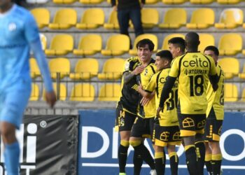 Coquimbo Unido aplasta al colista y se afianza en el primer lugar.