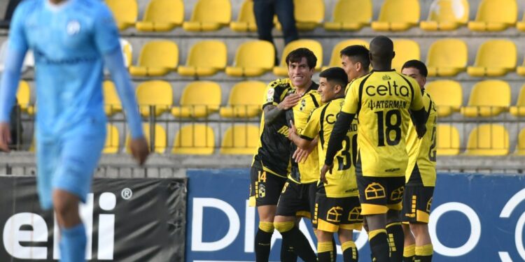 Coquimbo Unido aplasta al colista y se afianza en el primer lugar.