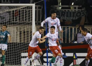 U. San Felipe respira y deja atrás la zona de descenso después de derrotar a S. Wanderers en el Ascenso.