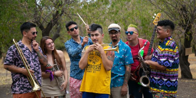 Patocarlos saca nuevo disco y revive la fiesta del ska chileno.