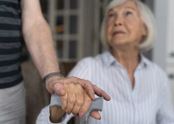 Las Condes realiza diagnóstico para apoyar a quienes cuidan.