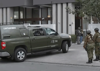 Sujeto se atrinchera y dispara desde un edificio en San Miguel.