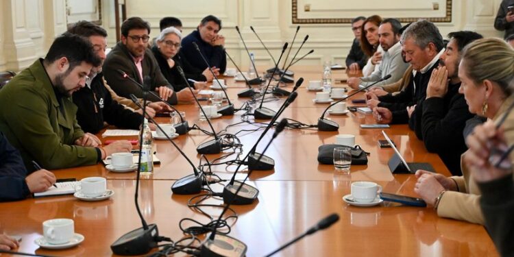 Gobernador y AMUR: El porvenir de las comunas rurales.