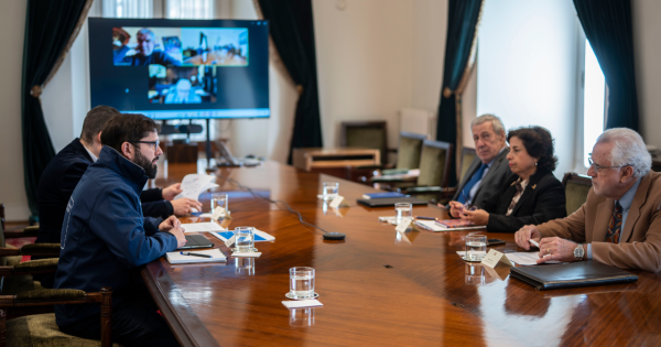 Presidente Boric reúne a expertos y al sector privado para enfrentar el arancel al cobre que impuso Trump.