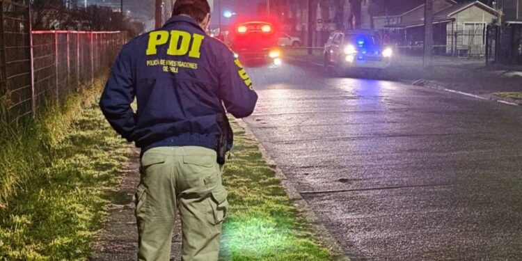 Banda robó a cuatro mujeres en una vivienda de La Reina y huyó con un valioso botín.