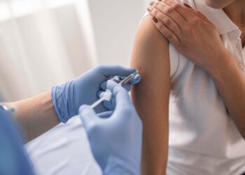 Los contagios respiratorios disminuyen: la vacunación y el autocuidado mitigan el impacto de los virus en el Maule.