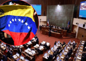 “Voto migrante” vuelve a encender el debate político después de la aprobación de sanciones por no votar.