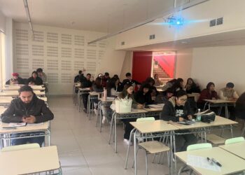 INACAP y Lab4U transforman la educación STEM con inteligencia artificial.