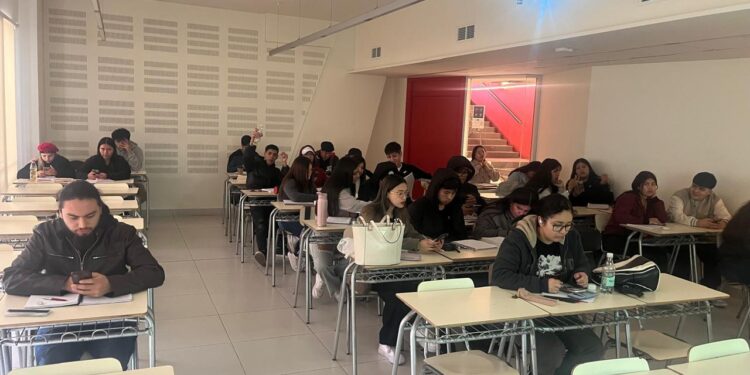 INACAP y Lab4U transforman la educación STEM con inteligencia artificial.