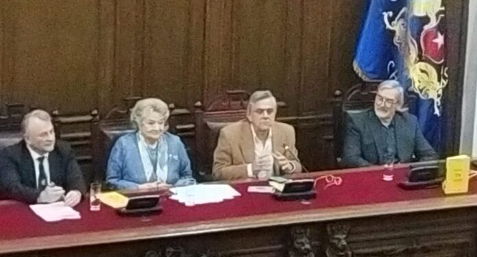 Pablo Longueira indica que la candidatura de E. Matthei pasará por “15 días clave”.