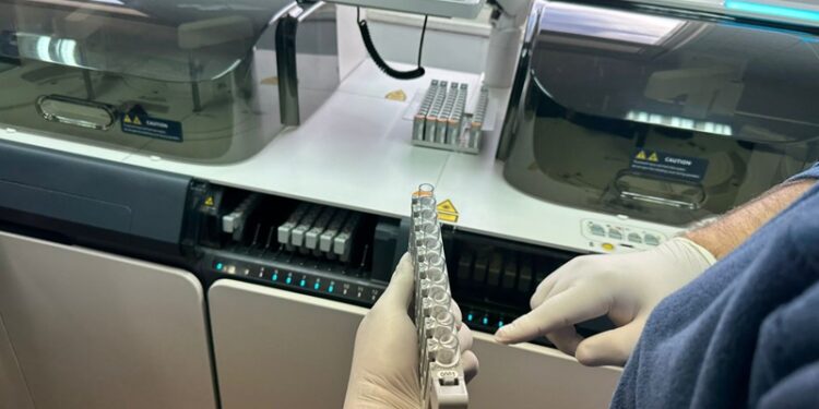 Parral abre las puertas al laboratorio clínico más avanzado de la Región del Maule.