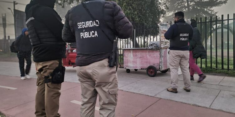 Aumentan la supervisión para eliminar el comercio informal en el Hospital de Curicó.