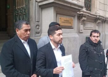 Diputados del PS solicitan la destitución del diputado Johannes Kaiser ante el Tribunal Constitucional.