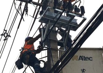 Robo de cables en San Bernardo deja a más de 8 mil clientes de CGE sin servicio.