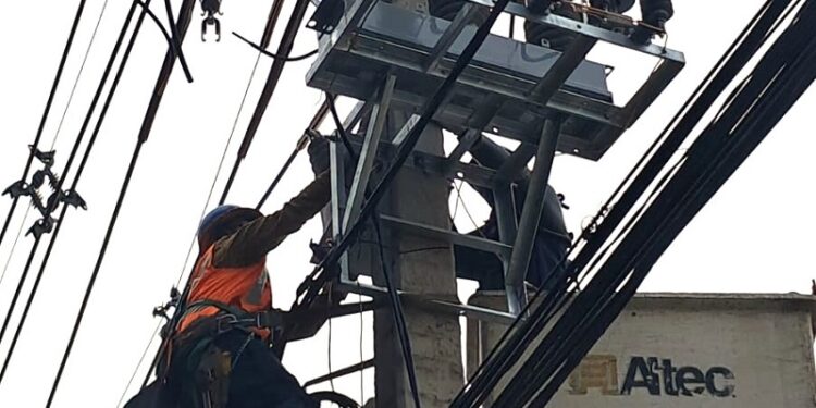 Robo de cables en San Bernardo deja a más de 8 mil clientes de CGE sin servicio.