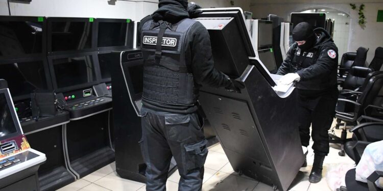 Incautan 70 máquinas de juego en Estación Central