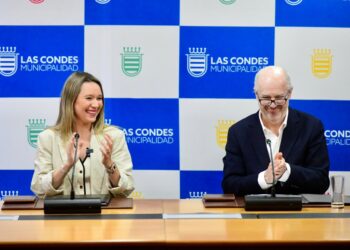 Las Condes y los Cruzados sellan acuerdo de colaboración.