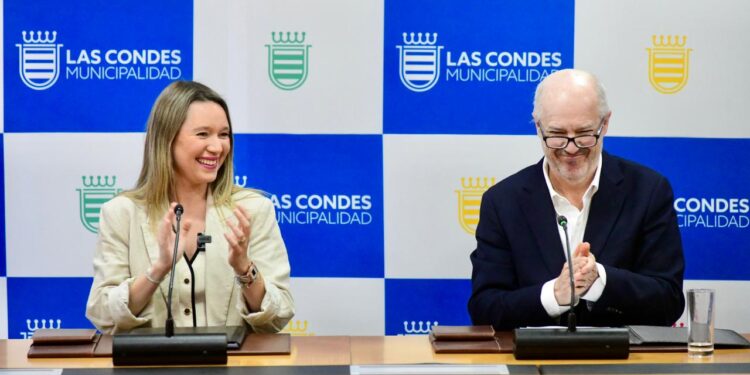 Las Condes y los Cruzados sellan acuerdo de colaboración.