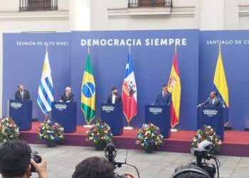 Presidente Boric y otros jefes de Estado firman declaración en defensa de la democracia.