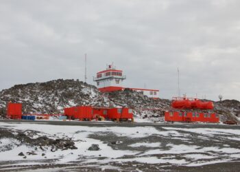 MOP confirma trabajos en la pista del Aeródromo Teniente Marsh.