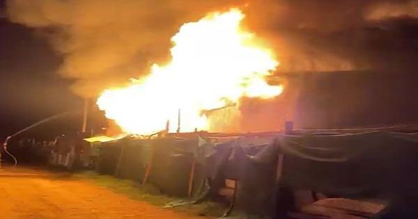 [AHORA EN COLINA] Incendio daña al menos tres casas en Quilapilún Alto