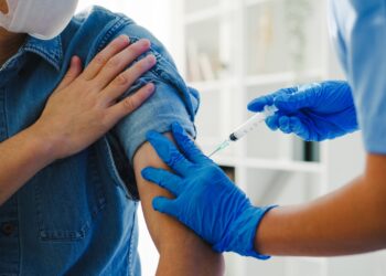 Disminuyen los casos de influenza en Talca: autoridades instan a continuar con la vacunación.
