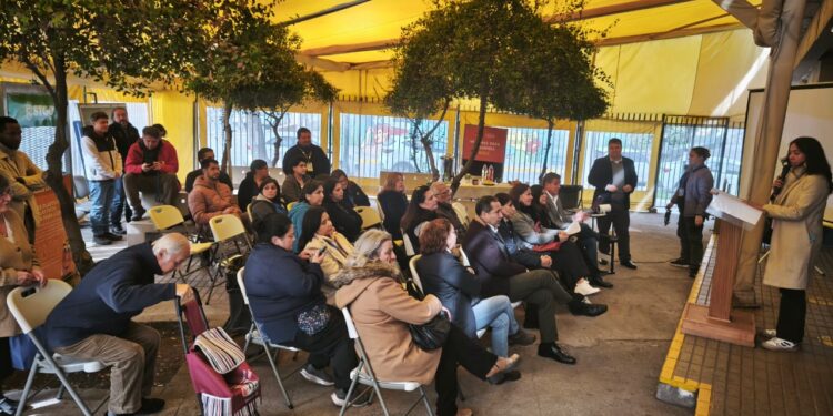 CESFAM Arauco celebra un nuevo aniversario y rinde homenaje póstumo a una funcionaria emblemática.