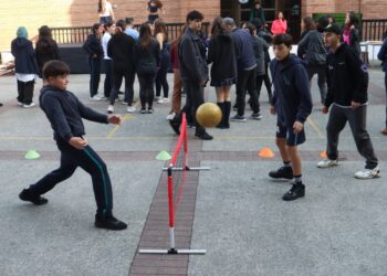 Plan “Colegios Sin Celulares” en Las Condes.