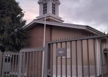 Un robo millonario y daños impactaron a una iglesia en el sur de Los Ángeles.