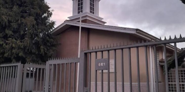Un robo millonario y daños impactaron a una iglesia en el sur de Los Ángeles.