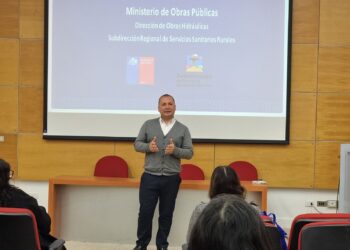 En Curicó, se ofrece capacitación en administración de Servicios Sanitarios Rurales para personal administrativo y dirigentes.