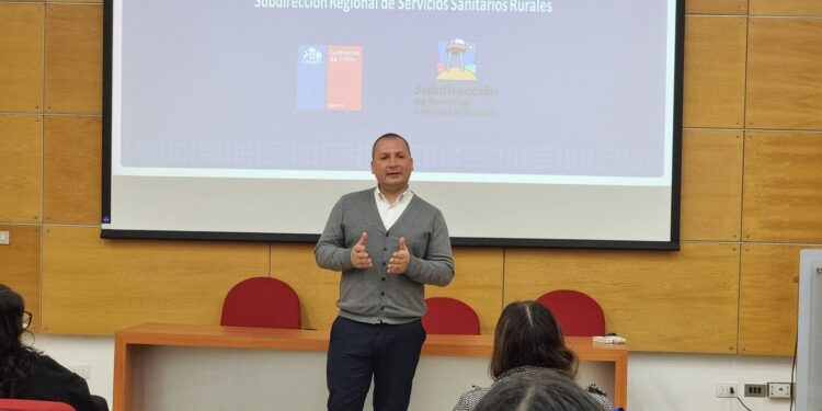 En Curicó, se ofrece capacitación en administración de Servicios Sanitarios Rurales para personal administrativo y dirigentes.