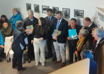 Candidatos presidenciales reciben propuestas del Hogar de Cristo para enfrentar la pobreza.