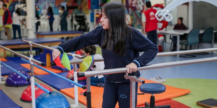 Teletón Maule informa sobre 66 mil atenciones gratuitas y la incorporación de 256 nuevas familias en rehabilitación en 2024.