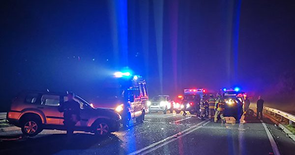 [AHORA] Accidente de autos en Pie Andino deja el tránsito detenido en ambas direcciones.