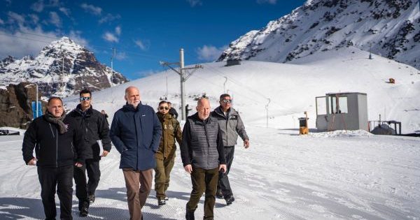 [VIDEO] Ministro Elizalde visita el complejo Los Libertadores y resalta las mejoras en infraestructura y seguridad.