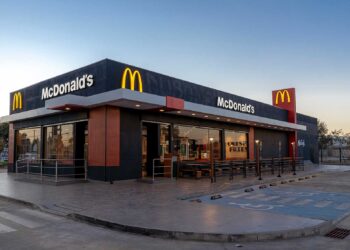 Progreso en la construcción de McDonald’s y la estación Aramco en Linares: abrirían a finales de año.