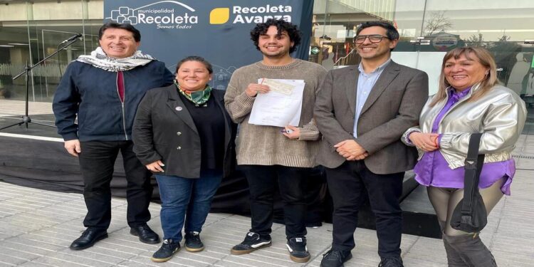 Recoleta otorga beca municipal a estudiantes que no tienen gratuidad.