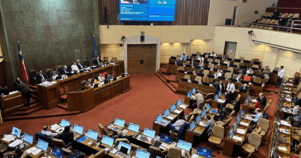 Cámara da el OK al proyecto que penaliza la abstención electoral en Chile.