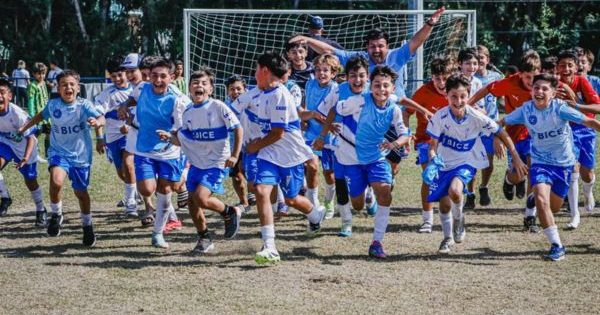Equipo de fútbol de Chicureo se lleva el título en torneo internacional en Brasil.