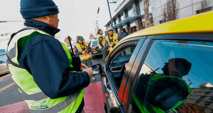 Fortalecen las fiscalizaciones a taxis en Providencia