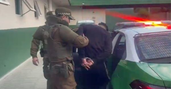 Carabineros agarra a uno de los responsables del secuestro en el asalto en San Bernardo.