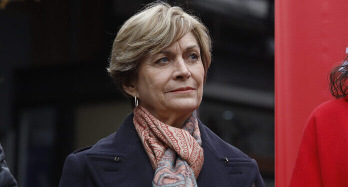 Matthei no se pronuncia sobre la denuncia de senadores RN, mientras Kast afirma rechazar “cualquier mal uso de redes sociales”.