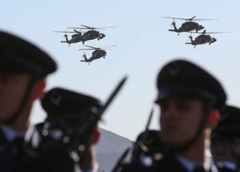 FACh atrapa a cinco funcionarios tratando de llevar droga de Iquique a Santiago.