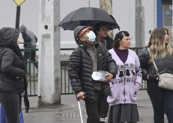 Ipsos: Los chilenos piensan que la vejez comienza a los 64 años y solo un 14% la espera con ganas.