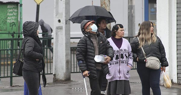 Ipsos: Los chilenos piensan que la vejez comienza a los 64 años y solo un 14% la espera con ganas.