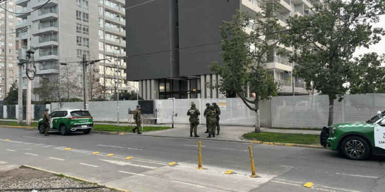 Detenido: Hombre disparó contra un hospital y se atrincheró en su departamento.