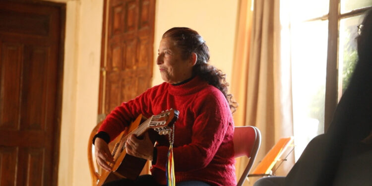 Peña folclórica en el Maule aglutina respaldo para la cantora campesina Cristina Donoso.