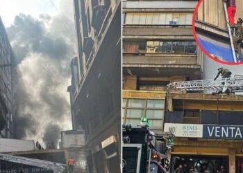 Incendio en edificio del centro de Santiago activa gran operativo de rescate.